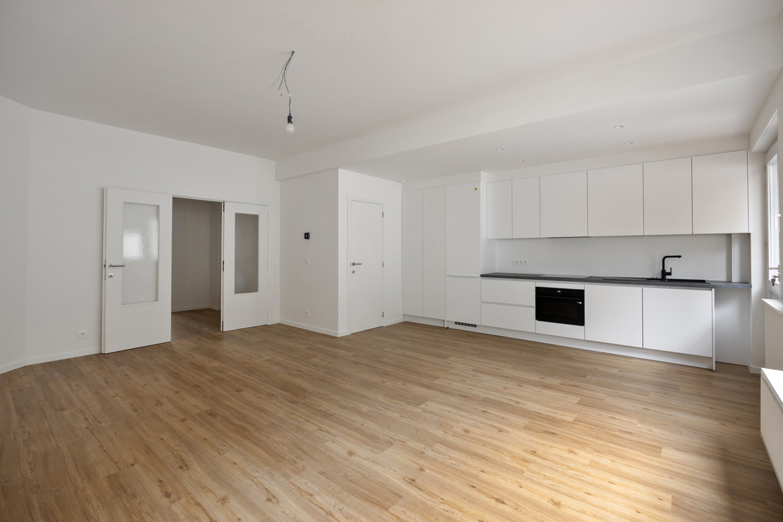 Volledig gerenoveerde gelijkvloerse éénslaapkamerappartement - foto 4