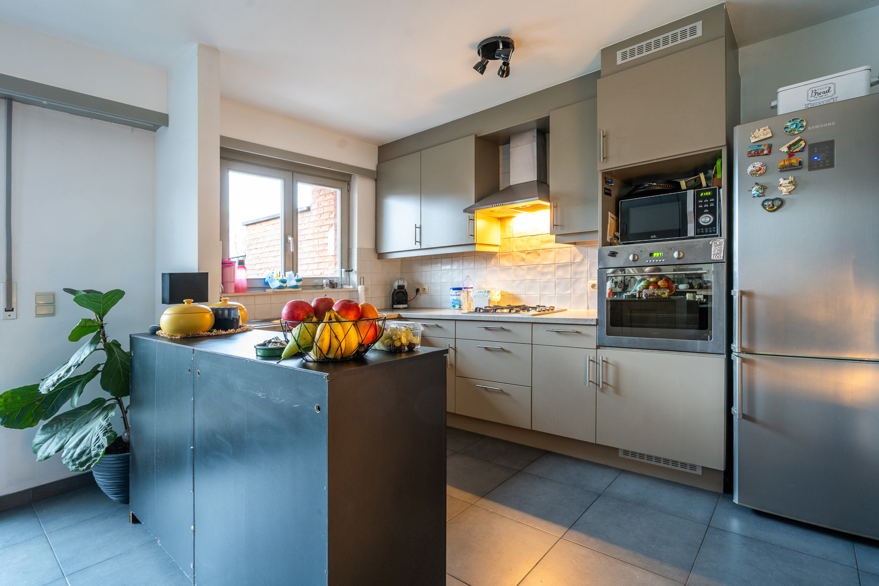 GELIJKVLOERS APPARTEMENT MET 2 SLPKS EN RUIME TUIN - foto 5