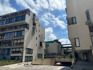 Deze garagebox met individuele poort is gelegen in Residentie Binnenhof, in volle stadscentrum, tussen het Station van Leuven en het Ladeuzeplein. ...