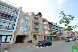 Gemakkelijk toegankelijke autostandplaats te koop op de Piers de Raveschootlaan.Rechtstreekse uitgang te voet naar Lippenslaan. ...