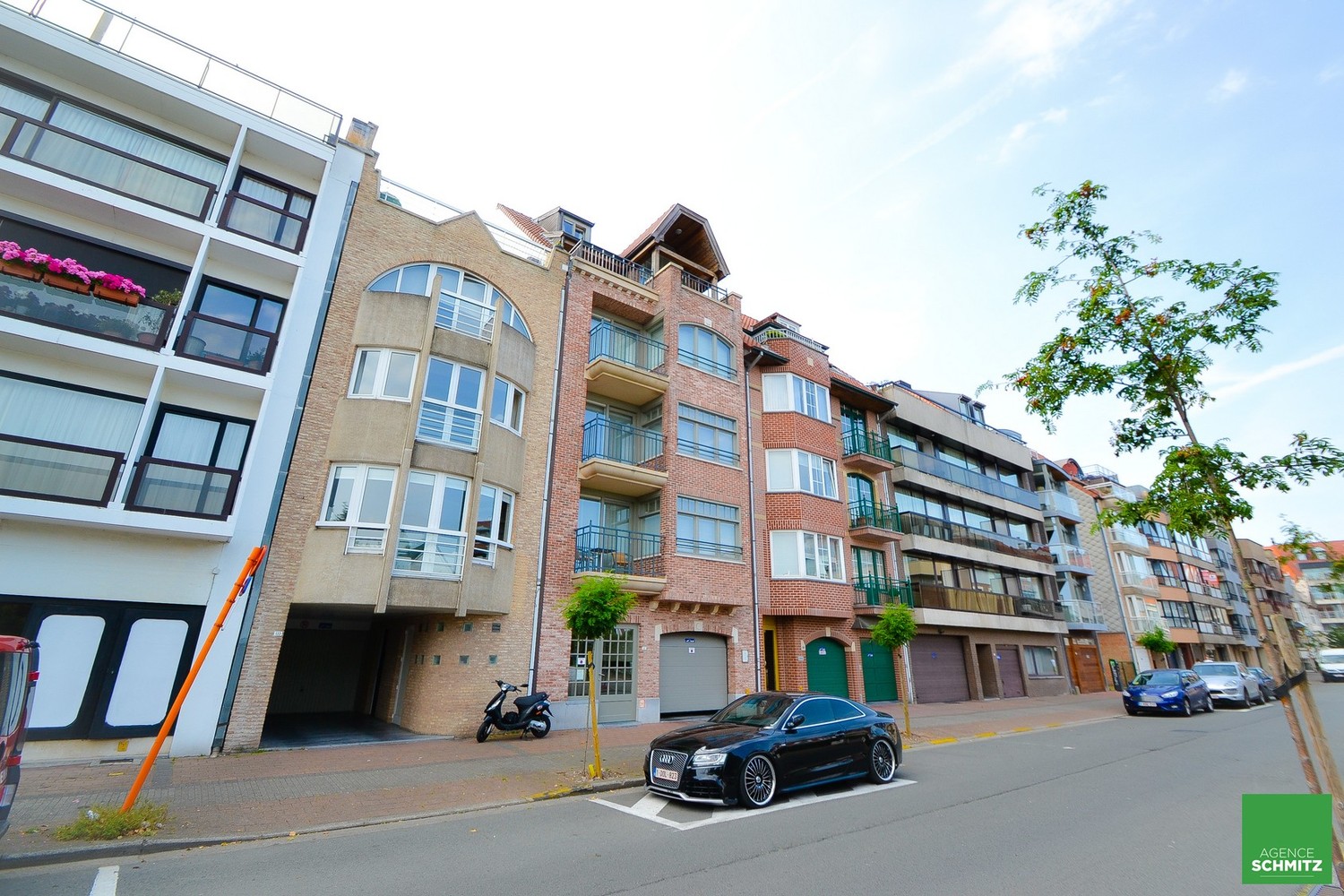 Gemakkelijk toegankelijke autostandplaats te koop op de Piers de Raveschootlaan. - foto 1