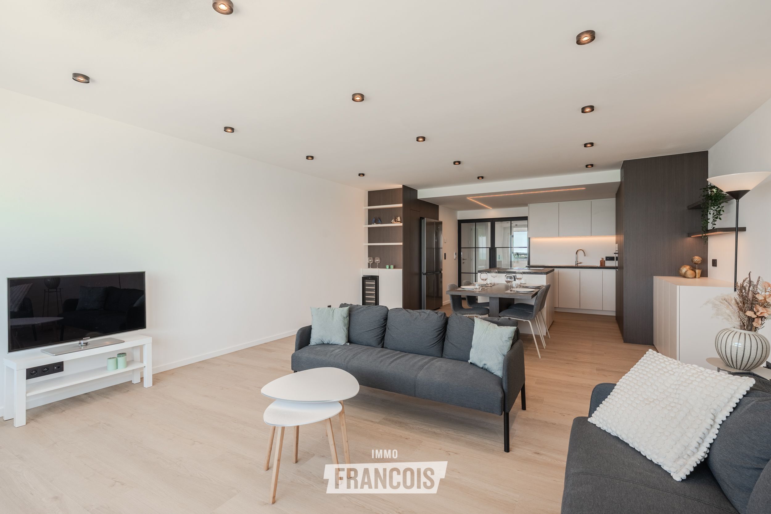 Volledig gerenoveerd 2-slaapkamerappartement met panoramisch zeezicht in Middelkerke - foto 5