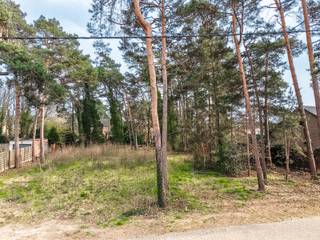Meer info via 016 199 347 of via info@homixx.be <br /><br />Deze zuidoostelijk georiënteerde bouwgrond van ca. 7a25ca ligt in een residentiële omgeving vlak bij het centrum van Tremelo. Je geniet er van rust en privacy, terwijl scholen, winkels en het dorpscentrum zich op wandelafstand bevinden. Het perceel biedt een bebouwbare oppervlakte van 135m² met een maximale bouwbreedte van 9 meter. Daarnaast is er ruimte voorzien voor vrijstaande bijgebouwen tot samen 20m². Opmetingskosten (€1200 + BTW) zijn ten laste van de kopers.<br /><br />Interesse in een ruim en rustig gelegen bouwperceel op een interessante locatie? Meer info via 016 199 347 of via info@homixx.be