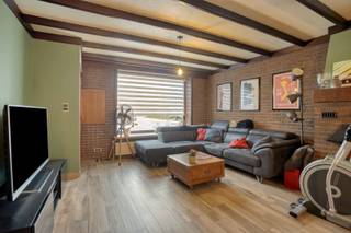 Deze charmante woning met vier slaapkamers en ruime garage bevindt zich op een perceel van 438 m². Ze ligt in een rustige buurt in Mol, met een...