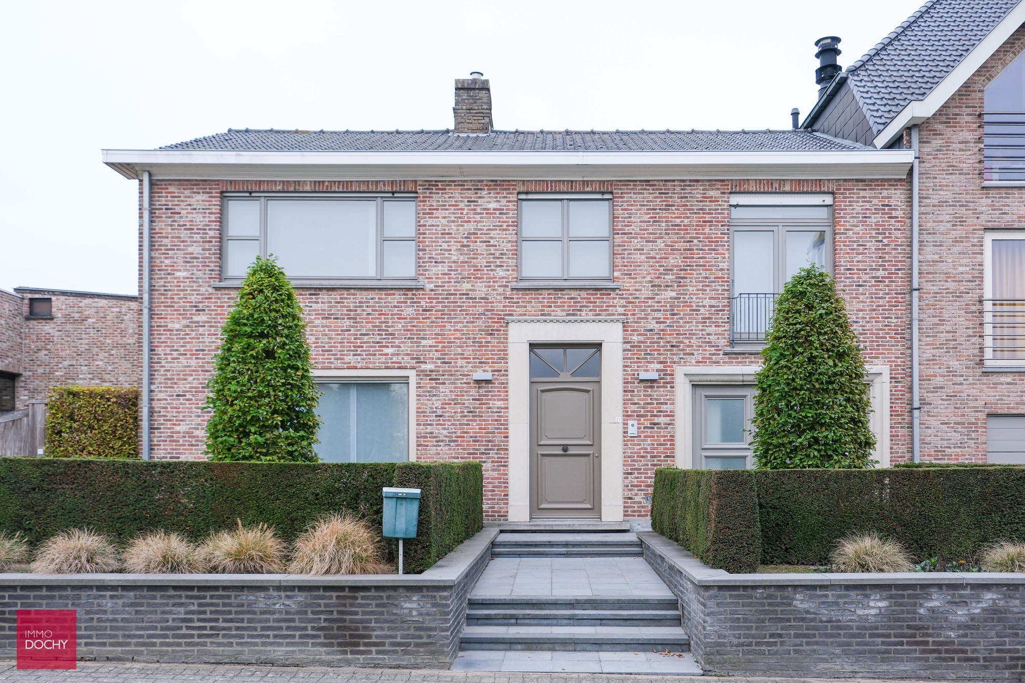 Kwalitatief afgewerkte villa met ruime garage en tuin | Gentsesteenweg - foto 1