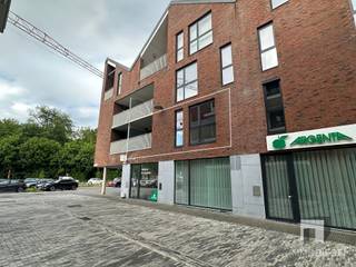 Ontdek dit ruim appartement (+/- 88m²) met 1 slaapkamer op een topligging aan de Ezeldijk in Diest.Deze gegeerde locatie combineert rustig wonen met...