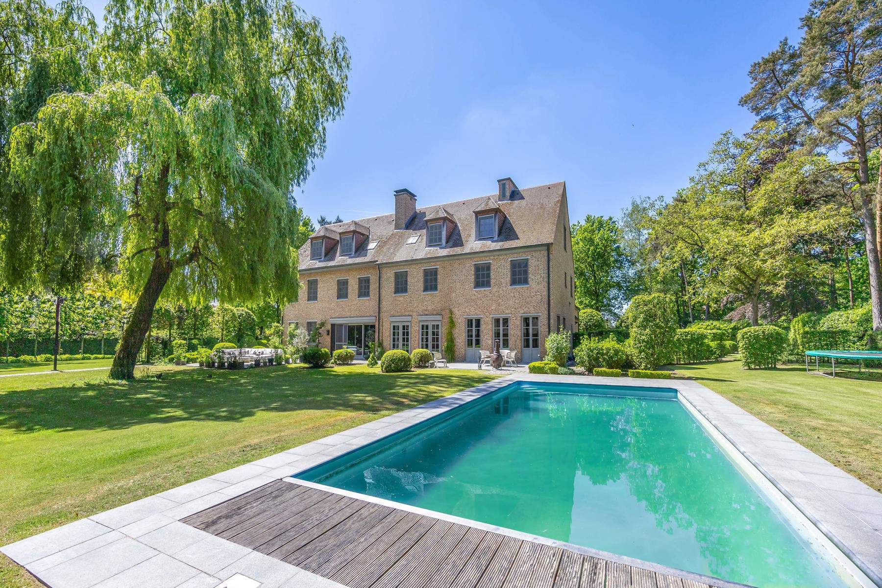 Schitterend domein van 7,7 ha met prachtige villa, zwembad, guesthouse, ruime schuur en uitgebreide paardenfaciliteiten. - foto 4