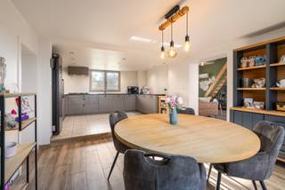 [[ DIT PAND NEEMT DEEL AAN DE ERA OPEN HUIZEN DAG OP 6/12 VAN 14:30 TOT 15:30 ]]Dit charmante huis ligt op een uitzonderlijke locatie: helemaal op...