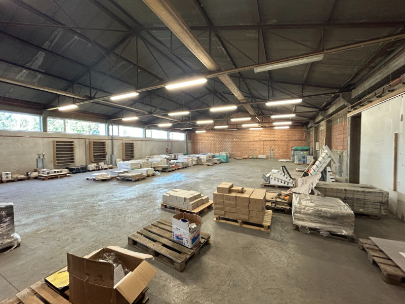 Ruime magazijn- of atelierruimte van 833 m² - photo 5