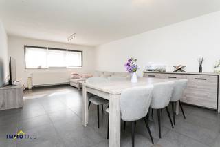 Dit gelijkvloers appartement is uitstekend gelegen nabij belangrijke invalswegen, winkels, scholen en openbaar vervoer. Dankzij deze centrale...