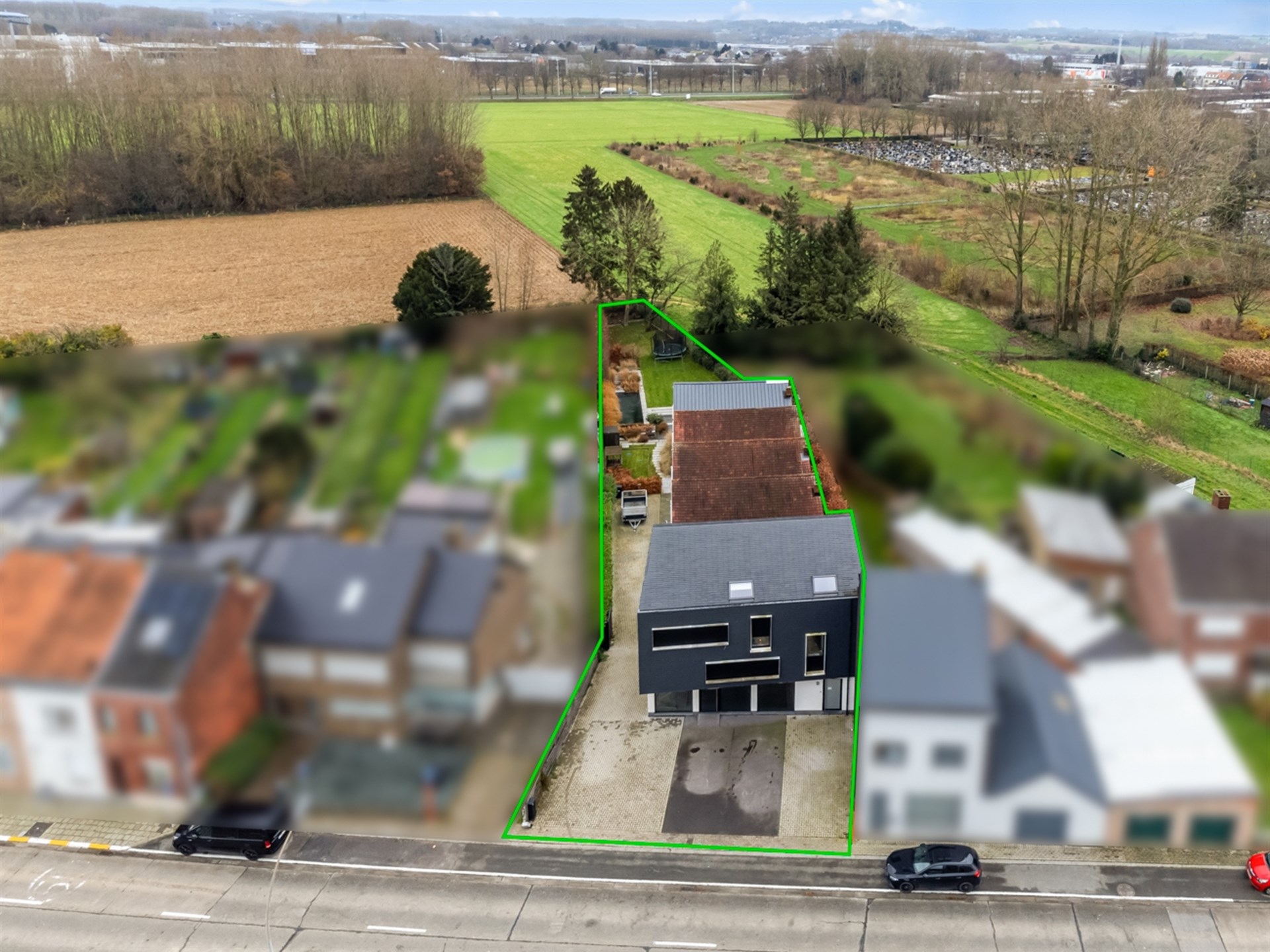 Veelzijdig gebouw bestaande uit handelspand/kantoorruimte, woonst met 4 slpks en tuinloft met 1 slpk - foto 3