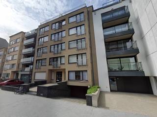 Enkele garagebox op -1 niveau met centrale ligging te Nieuwpoort-Bad, op wandelafstand van de zee, winkels, restaurants en het openbaar vervoer.De...