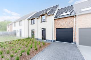 <strong>Nouveau projet résidentiel – Rue de la Muserie</strong><br /><br />Découvrez notre nouveau projet résidentiel comprenant 16 maisons énergétiques situées dans un clos paisible, idéal pour les familles.<br />Lots 17-21 bientôt disponibles
<ul>
<li>Style rural avec une architecture authentique</li>
<li>3 ou 4 chambres, selon vos besoins</li>
<li>Excellente performance énergétique pour un confort optimal</li>
<li>Carport ou garage intégré</li>
<li>Environnement calme et central</li>
<li>Entièrement finie, peinture et luminaires inclus </li>
</ul>
Envie d’en savoir plus ou de visiter notre maison témoin ? Contactez-nous dès maintenant !