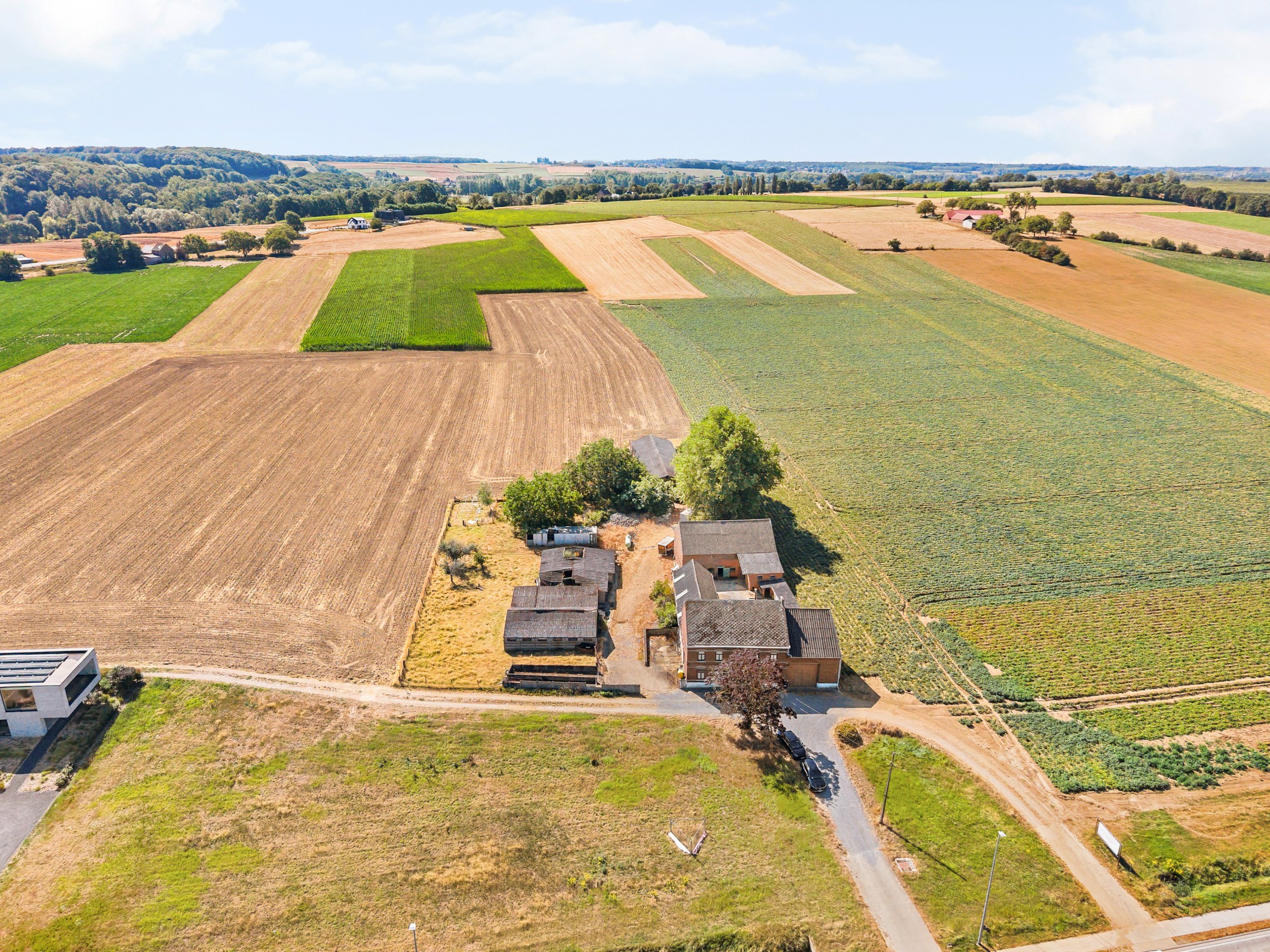 Renovated square farm with stables on 19,202m². - photo 5