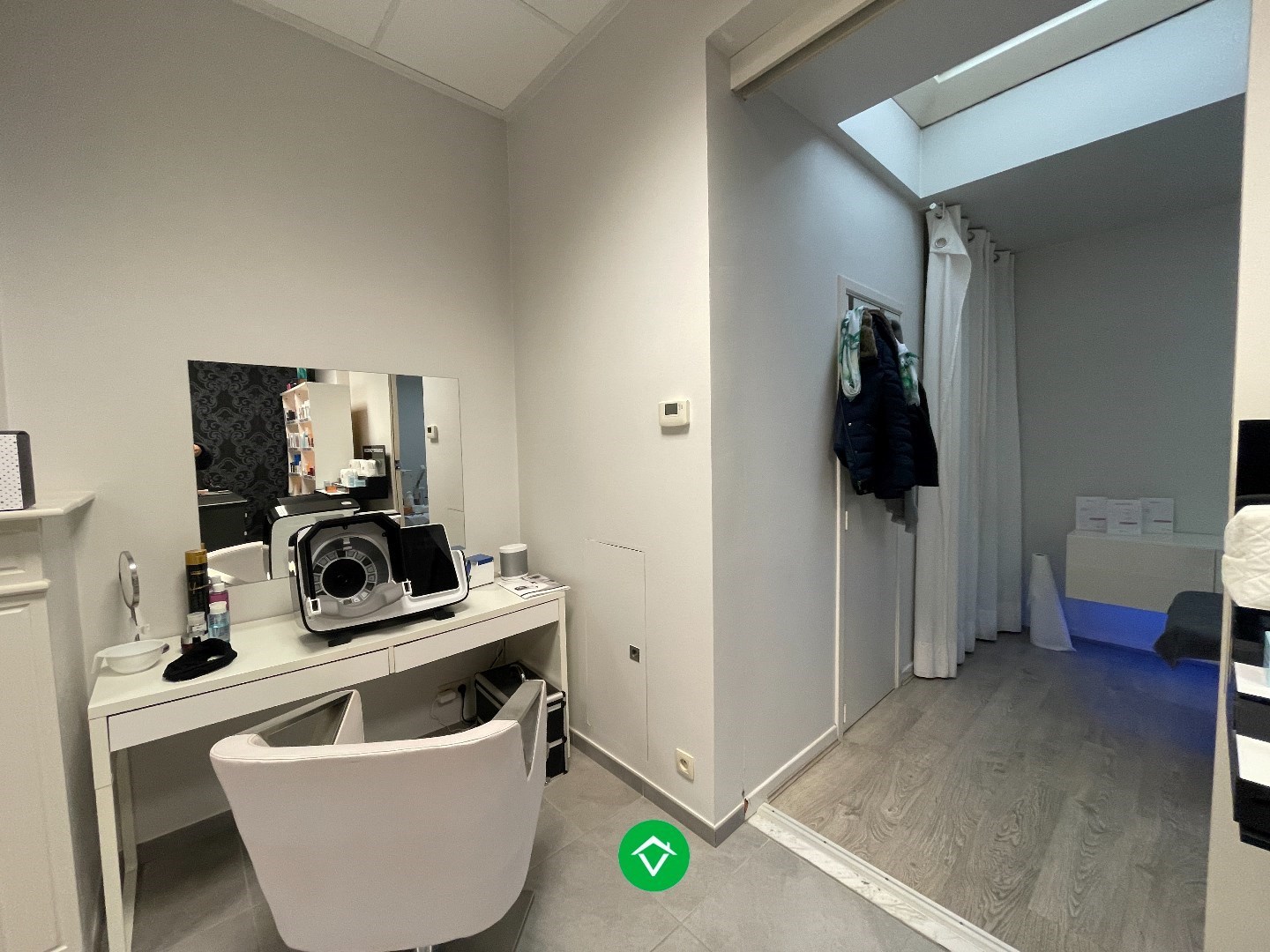 Inpandig handelspand/praktijk in centrum Ieper - foto 4