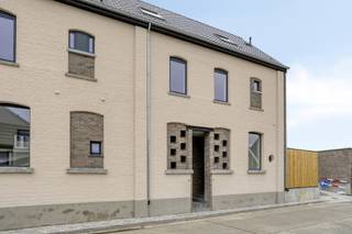 In het rustige en landelijke Sint-Pieters-Kapelle bevindt zich deze charmante 2-gevelwoning, ondergebracht in een volledig gerenoveerd...