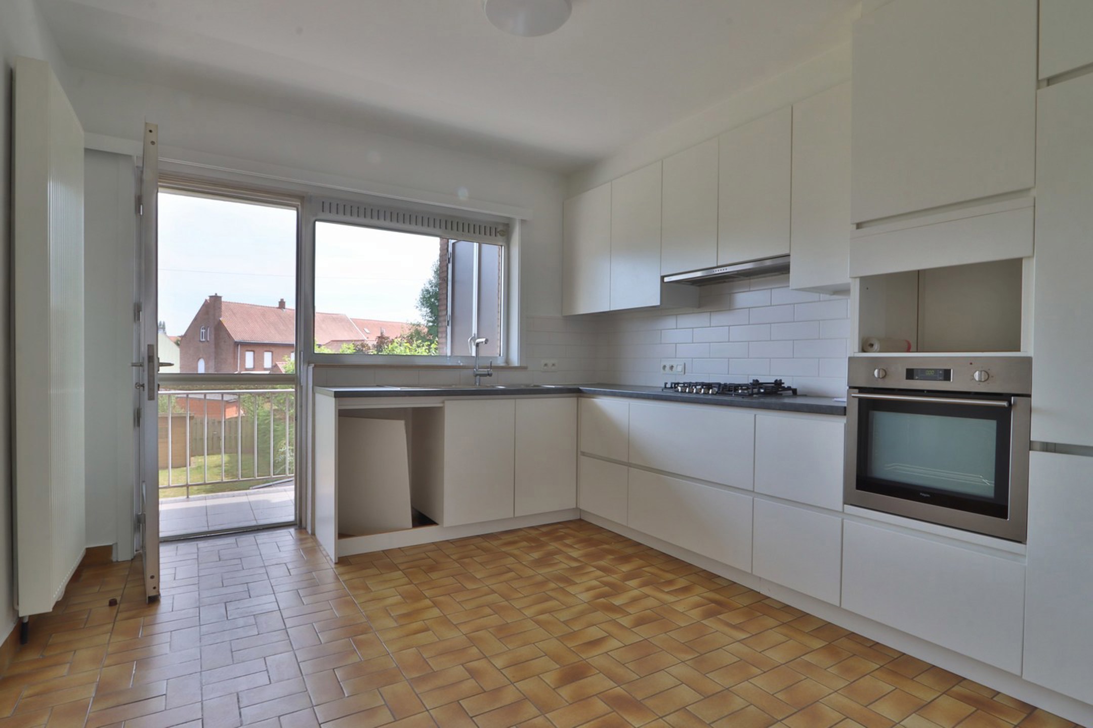 Centraal gelegen appartement met 2 slaapkamers, terras en autostaanplaats - foto 5