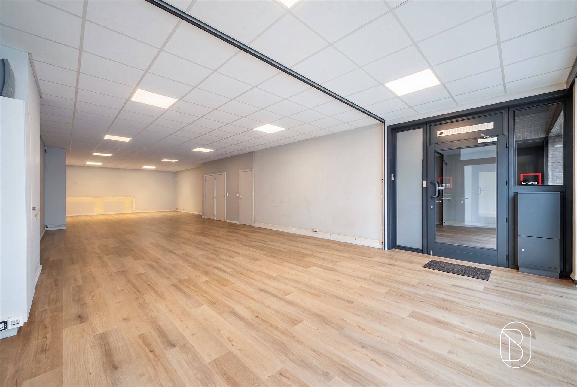 Instapklaar handelspand in centrum Waregem! - foto 4