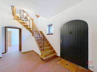 TREVI BRABANT biedt u deze onlangs gerenoveerde villa van ca. 211 m², dicht bij het Schaveys Park en alle voorzieningen (winkels,...