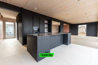 Op de dakverdieping van het voormalig fabriekspand "De Groote Fabrieke", treffen we dit unieke penthouse. De penthouse combineert de...