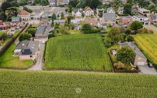 DEINZE - Op zoek naar een landelijk perceel bouwgrond van 1960 m2 in Deinze? Dan is dit pand iets voor u! De belangrijkste troeven in een...