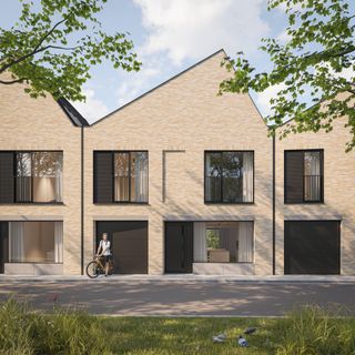 Op een toplocatie in Brugge (Kristus-Koning) op wandelafstand van het centrum en nabij het Baron Ruzettepark, worden er binnenkort 4 ruime nieuwbouwwoningen met een tijdloze architectuur gerealiseerd.<br /><br />De woonoppervlaktes variëren vanaf 212m2 tot 230m2 en zijn voorzien van een lichtrijke eet- en leefruimte met breedtes tot 8,75 meter die uitgeven op de tuin, een ruime inpandige garage en 3 ruime slaapkamers met mogelijkheid tot het inrichten van de zolderruimte naar een 4de slaapkamer, bureau of hobby ruimte.<br />De woningen zullen voldoen aan de laatste nieuw bouwnormen en kunnen uiteraard afgewerkt en ingericht worden naar eigen smaak en wens.<br /><br />Aarzel niet om meer informatie aan te vragen!<br /> 