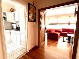<p><span>Gelegen op één van de mooiste lanen van Antwerpen, vindt u dit charmante en verzorgde appartement van ca. 100m² op de gegeerde Maria-Theresialei.</span></p><p><span>Dankzij de uitstekende ligging bevindt u zich op wandelafstand van het Stadspark, winkels, restaurants, openbaar vervoer en het bruisende stadscentrum.</span></p><p><span>Het appartement beschikt over een ruime en lichtrijke leefruimte, een aparte keuken, 2 volwaardige slaapkamers, badkamer en een praktische indeling die zorgt voor aangenaam wooncomfort.</span></p><p><span>Een ideale opportuniteit voor eigen bewoning of als investering op een absolute toplocatie.</span></p><h3><span>Er is tevens de mogelijkheid om een parkeerplaats aan te kopen op wandelafstand van het gebouw voor 35.000. </span></h3><h3><span>Troeven</span></h3><ul><li><span>Ca. 100m² bewoonbare oppervlakte </span></li><li><span>2 ruime slaapkamers </span></li><li><span>Lichtrijke leefruimte </span></li><li><span>Gegeerde ligging nabij Stadspark </span></li><li><span>Ideaal voor eigen bewoning of investering </span></li></ul><p><span> </span></p><p><span>Voor meer informatie of een bezoek ter plaatse, contacteer Michael@vastpuntgoed.be of 0476 40 86 76.</span></p><p><span> </span></p><p><span> </span></p>