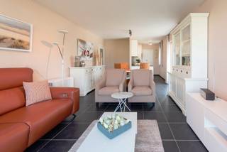 Discover this charming and light-filled apartment of 78 m², ideally located and with a favorable EPC score C. The spacious open living space...