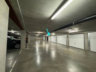 Ondergrondse GESLOTEN GARAGEBOX n°50 (lengte 6,08 x 3) in een mooie residentie gelegen aan de Komvest. Maandelijkse huurprijs: 120 euro...