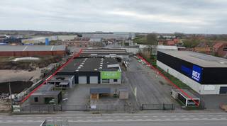 Bâtiment commercial situé à un endroit visible près de l'entrée et de la sortie de l'E403, Roeselare-Tielt-Ardooie.Superficie du terrain : env. 5...