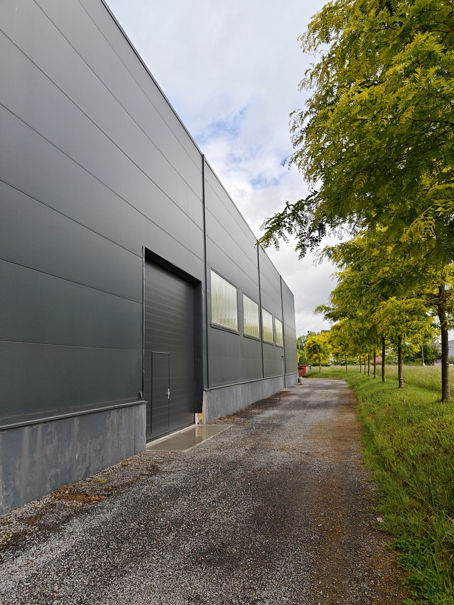 Ruime en veilige opslagplaats te huur in Deux-Acren (330 m²) - foto 2