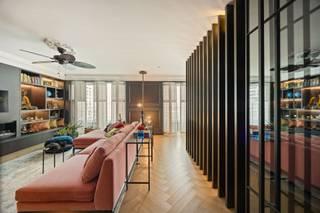 Exclusief en Lichtrijk Appartement met Panoramisch Zicht op Nieuw Zuid Op de achtste verdieping van een moderne en stijlvolle residentie op het...