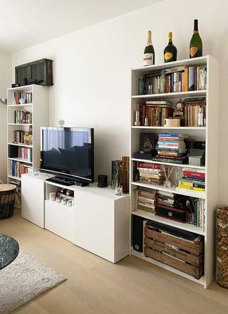 Discover this beautifully finished new-construction apartment (2017), located in the sought-after Kaai 37 residence on the Kempisch Dok. Thanks to...