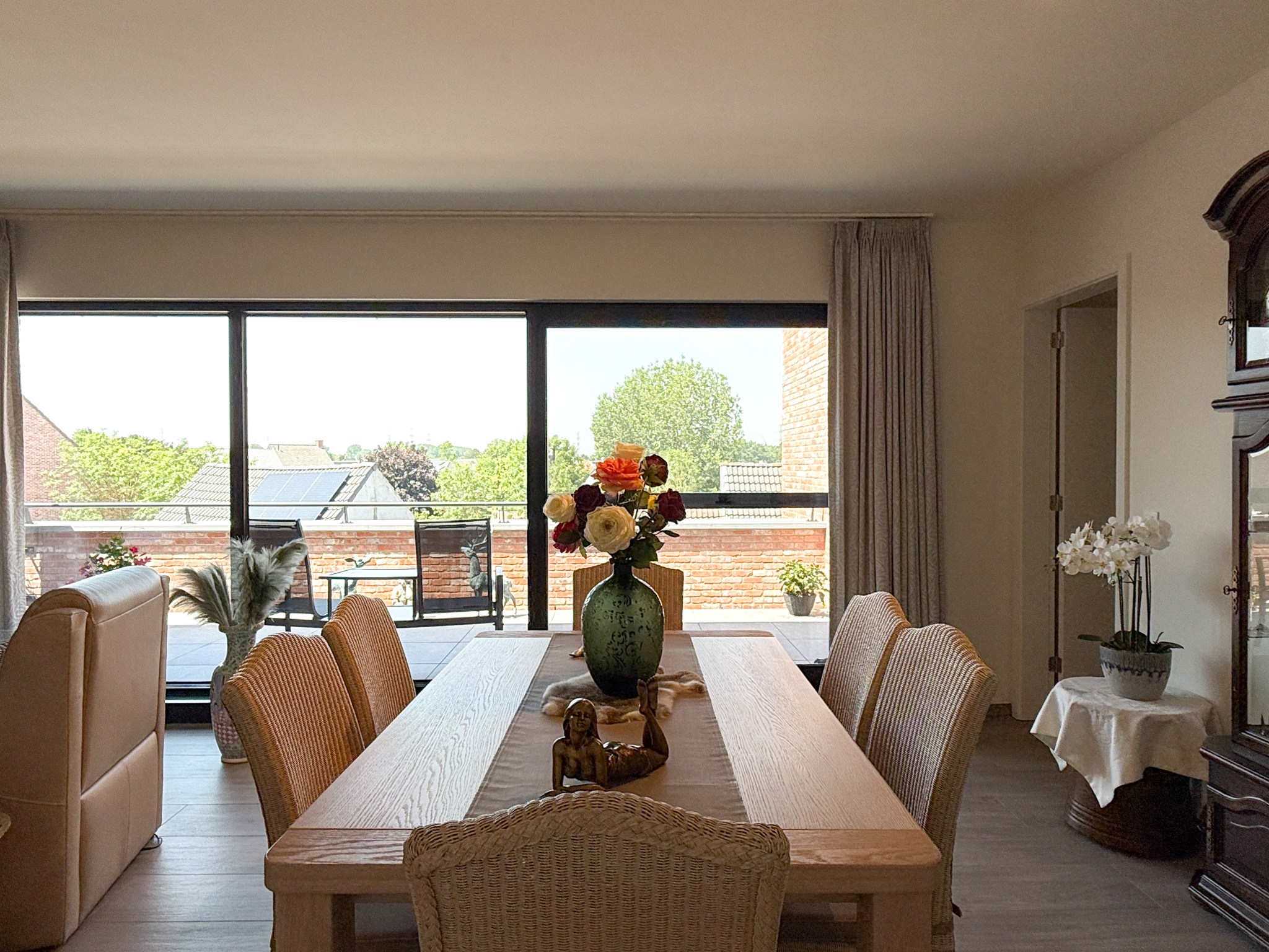 Ruim nieuwbouwappartement van 113m² met twee slaapkamers , terras en autostaanplaats - foto 5