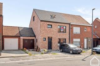 Deze woning heeft nog een beetje liefde nodig om er een pareltje van te maken.ONTDEK DE VASTGOEDVIDEO VIA DEZE LINK;...