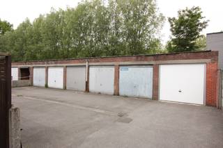 Garage gelegen in de Sluizenstraat, om de hoek van de Villerslei.