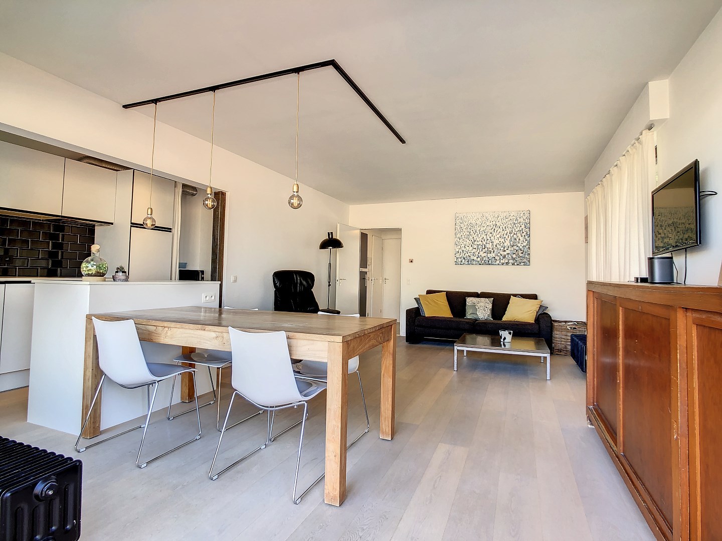Goed gelegen gerenoveerd appartement met twee ruime slaapkamers, terras (25 m²) en garagebox - bewoonbare oppervlakte 73 m² - foto 1
