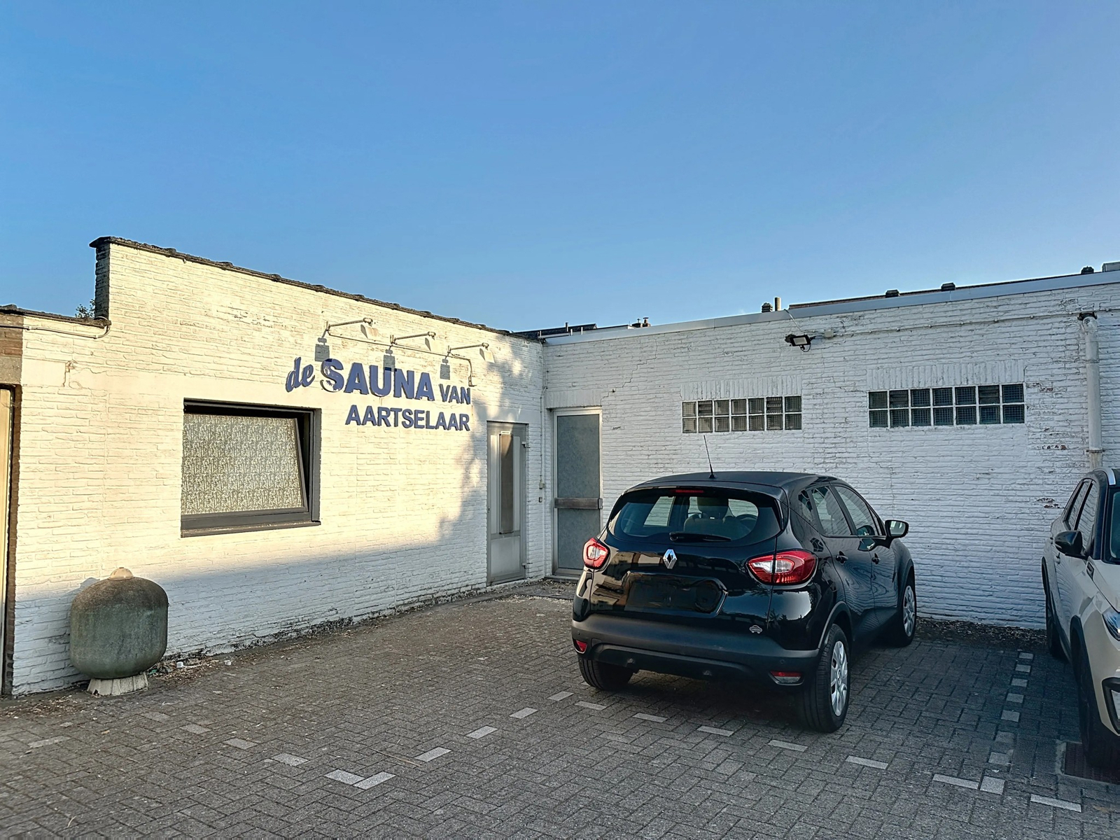 Commercieel pand in casco toestand met garage en parkings - foto 3