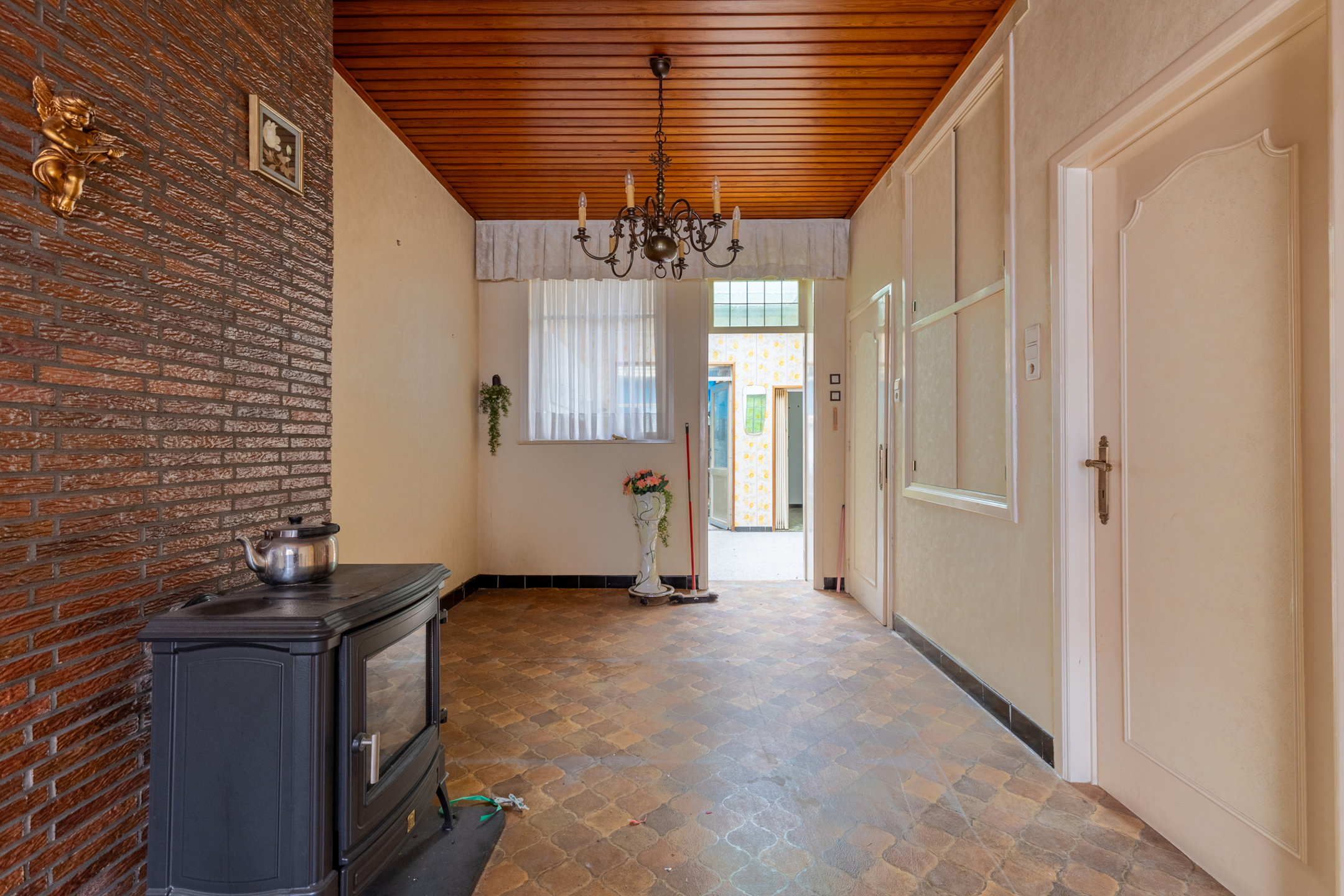 Op te knappen 3 slaapkamer woning + tuin in hartje Rumbeke - foto 4