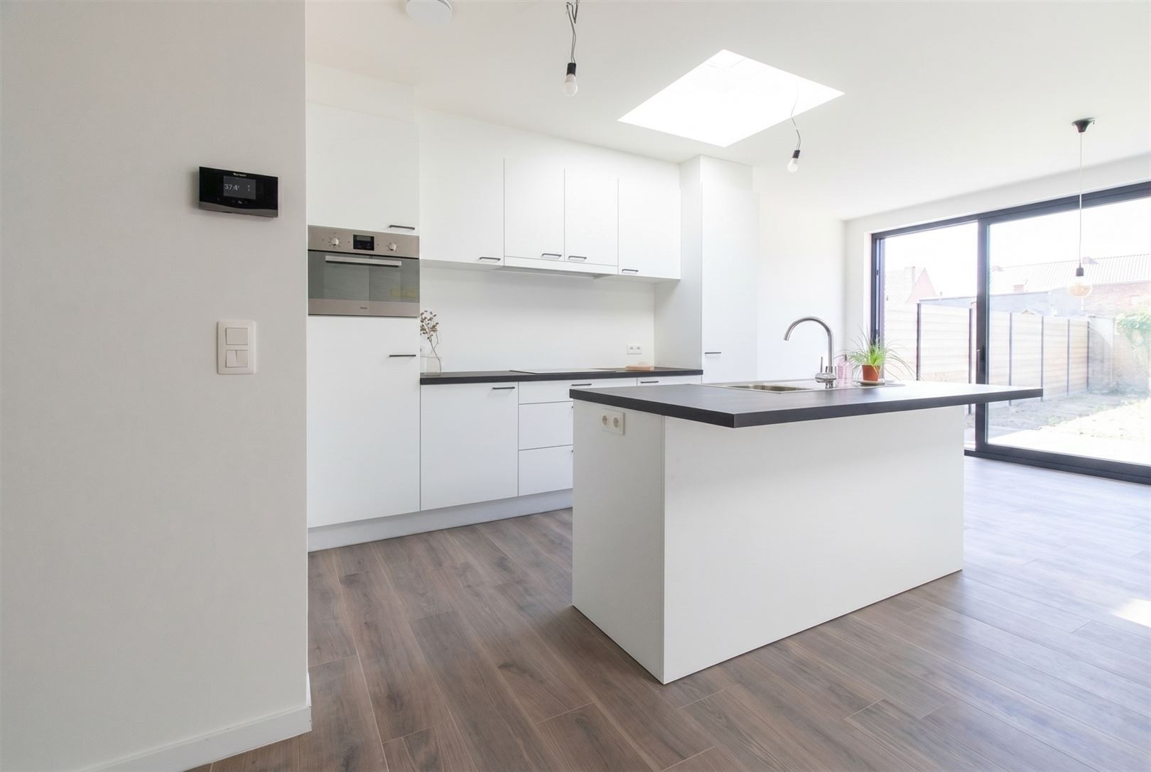 Volledig afgewerkte nieuwbouwwoning MOGELIJKS 6% BTW !! - foto 4