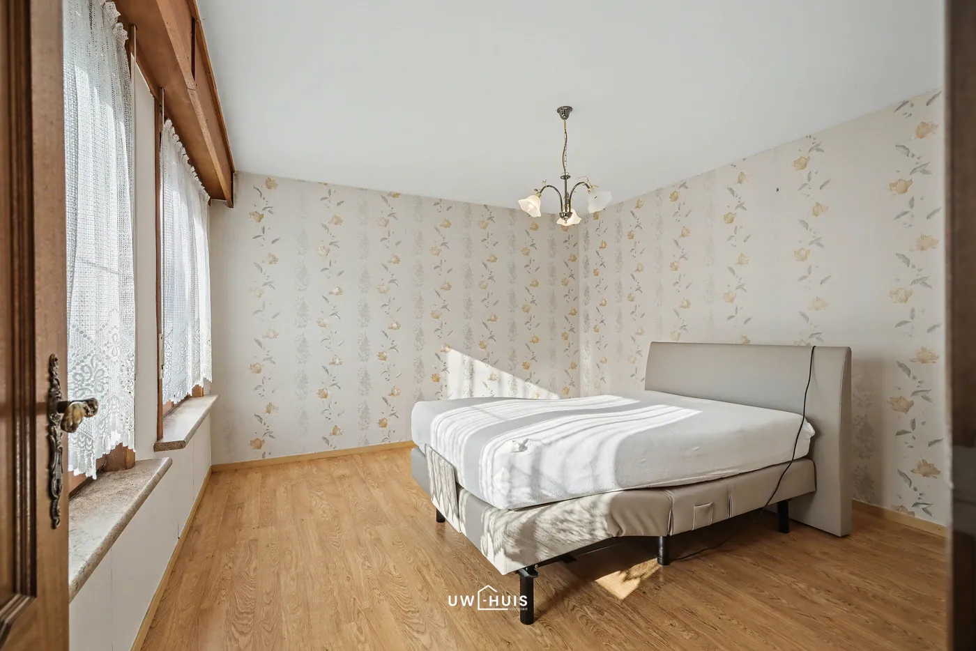 Detached house with 4 bedrooms, garage, and well-maintained garden in the center of Beveren - photo 5