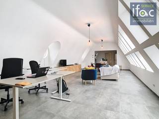 Uitzonderlijk appartement (157m²) gebouwd in 2019 met parkeerplaats en kelder in het centrum van Tienen. Dit appartement is gelegen in...