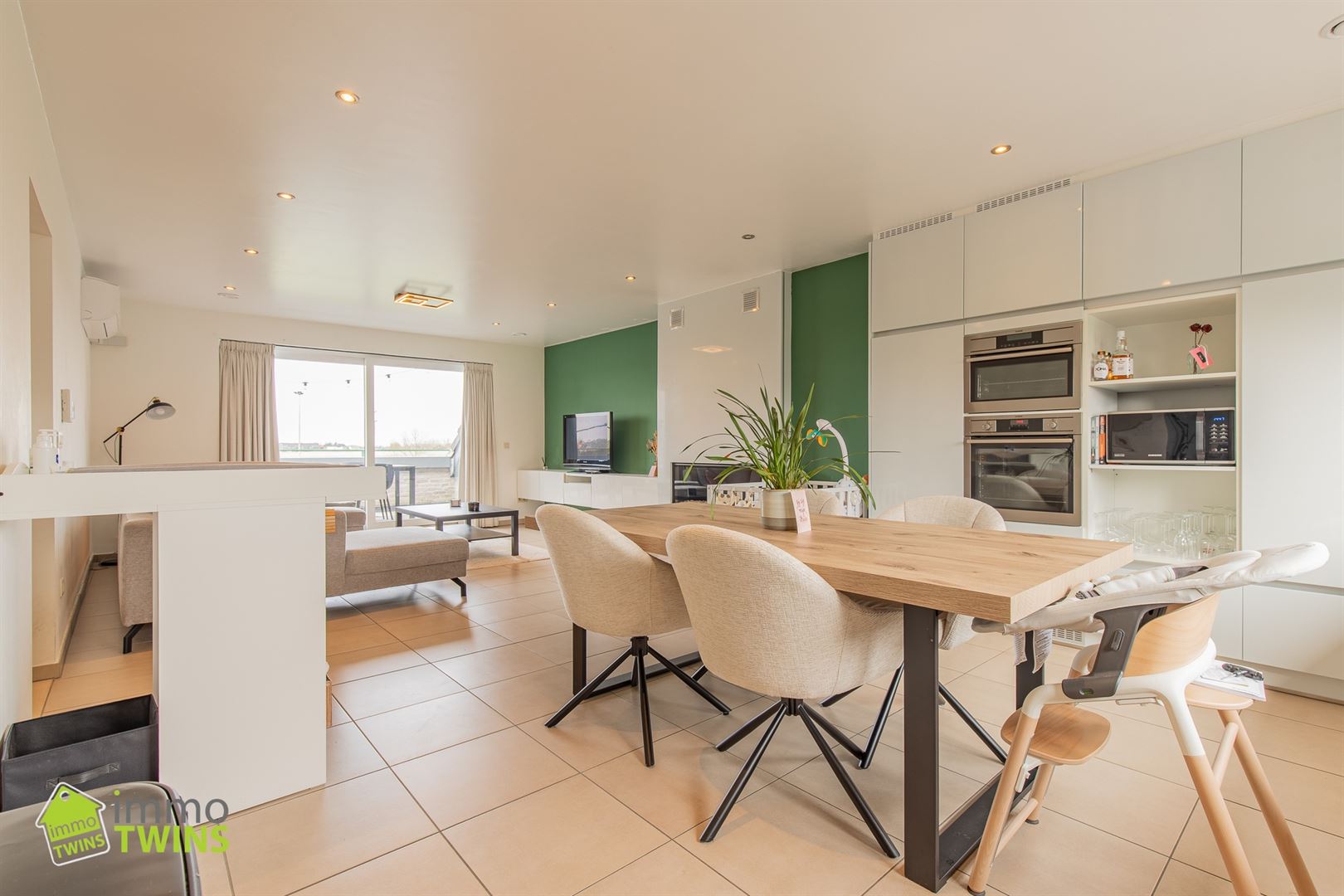 Ruim en stijlvol duplex appartement (155m²) met garage en staanplaats te Schoonaarde (Dendermonde). - foto 2