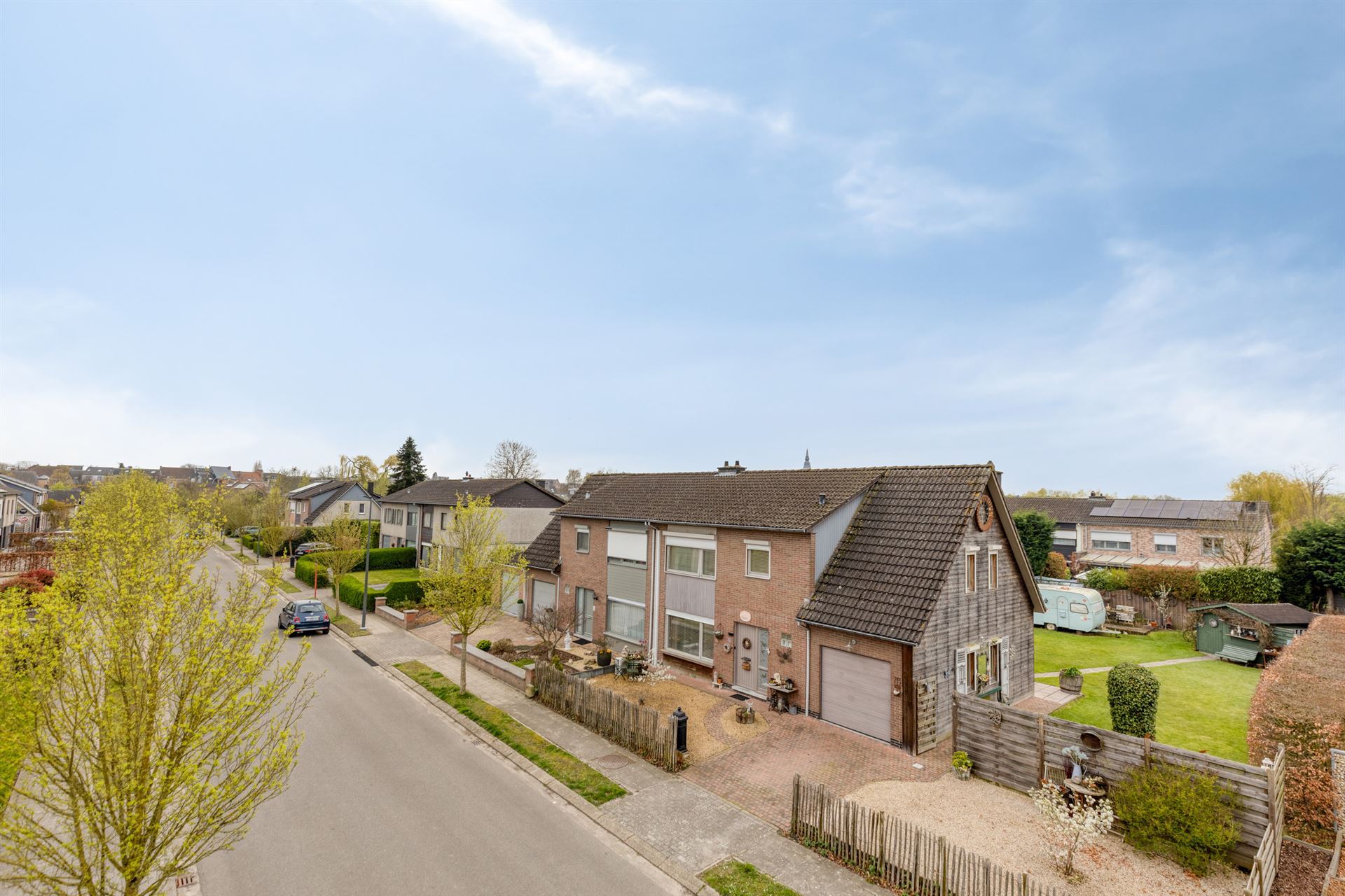 Leuke gezinswoning met 4 slaapkamers, aangename tuin en garage - foto 1