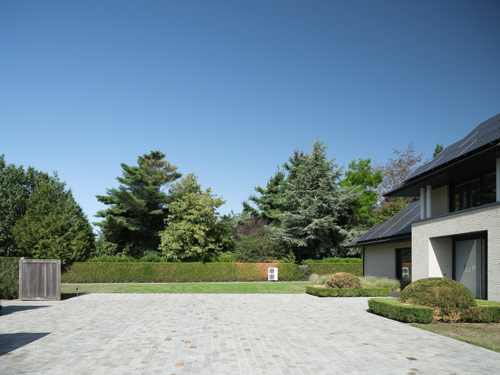 Imposante villa (BJ 2015) met onder meer een buitenzwembad en een sfeervol ingericht bijgebouw met sauna - photo 5