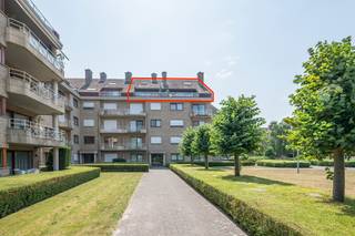 Bent u op zoek naar een exclusief duplex appartement met uitzonderlijke ruimte en comfort, gelegen op een TOPlocatie? Dit unieke pand met...