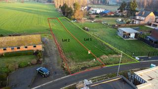 <p>Interesse? Neem gerust contact op met de makelaar via noor.helsen@copandi.be of +32 471 90 18 10. Download ook zeker alle documenten via onze website van Copandi.</p><p></p><p>In een rustige, doodlopende straat in Ham bevinden zich deze twee halfopen bouwgronden. Dankzij de landelijke ligging geniet u hier van maximale rust, in een aangename woonomgeving met een prachtig uitzicht op groen en weides.</p><p></p><p>Beide percelen hebben een straatbreedte van circa 11 meter. De toegelaten bouwdiepte bedraagt 15 meter op het gelijkvloers en 12 meter op de eerste verdieping.</p><p></p><p>Bestemming: woongebied met landelijk karakter</p><p>Troeven</p><ul><li><p>Lot 1: 5 are 20</p></li><li><p>Lot 2: 5 are 33 ca groot</p></li><li><p>Prachtig uitzicht op groen</p></li><li><p>Rustige en kindvriendelijke buurt</p></li><li><p>Doodlopende straat</p></li></ul><p>De verkavelingsakte en de bijhorende bouwvoorschriften zijn beschikbaar.</p><p>Een ideale opportuniteit voor wie rustig en groen wil wonen, met voldoende bouwmogelijkheden!</p><p><br />Interesse? Contacteer ons vandaag nog voor meer info of een plaatsbezoek!</p>