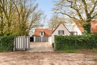 À vendre : magnifique villa avec 4 chambres et 4 salles de bains Dans cette propriété exceptionnelle, calme et intimité absolue sont garantis...