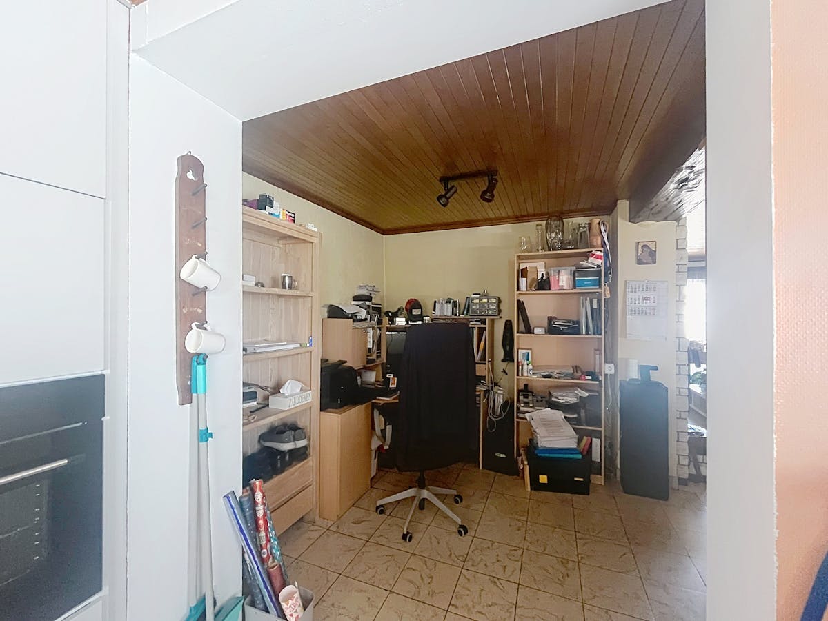 Ruime woning met drie slaapkamers en tuin te huur in Sint-Michiels - foto 5