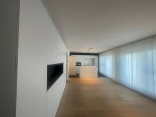 Zeer modern ingericht appartement, volledig voorzien van inbouwkasten.Bestaande uit:- Inkomhal- Woonkamer met open keuken- Badkamer- 1 slaapkamer-...